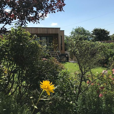 Morecombelake Uplands Garden Bed & Breakfast エクステリア 写真